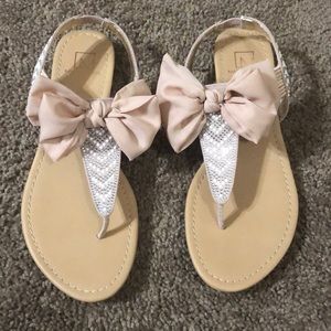 Pink bow rhinestone and pearl sandals